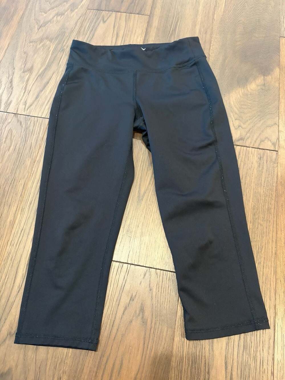 Old Navy Active Go-Dry Black Cropped Leggings Size Large 10-12